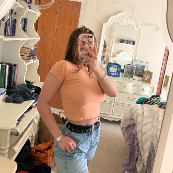 Pink ruffle crop top - Picture 3 of 4